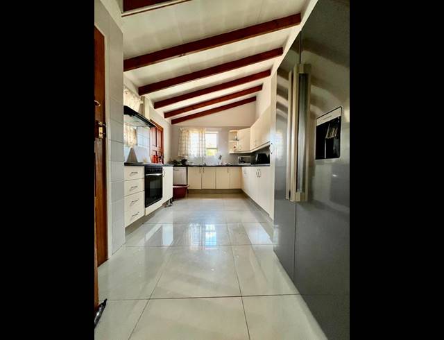 5 BEDROOM HOUSE FOR SALE IN WOODMEAD